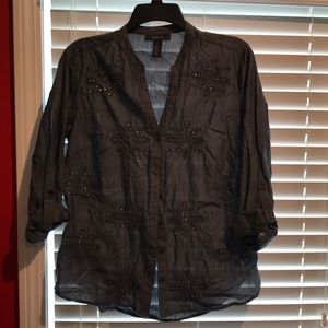 Buttoned embroidered shirt